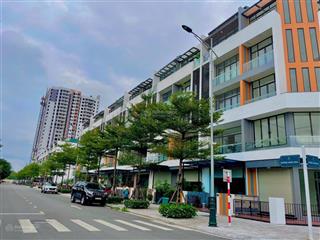 Bán căn shophouse 95m2 có sẵn dòng tiền thuê 27tr/th tại bình minh garden  24,5 tỷ sổ đỏ lâu dài