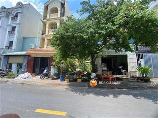 Bán lô đất dt 100m2 mt đường d1 , hiệp phú thủ đức, sổ hồng riêng công chứng ngay