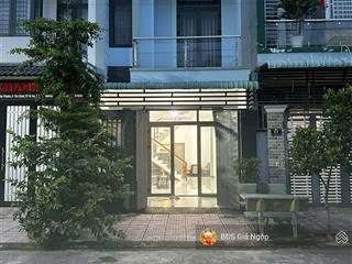 Giá 1 tỷ 950 sở hữu căn nhà 1 trệt 1 lầu tân đông hiệp dĩ an,80m2, full tc gần ngã tư chiêu liêu