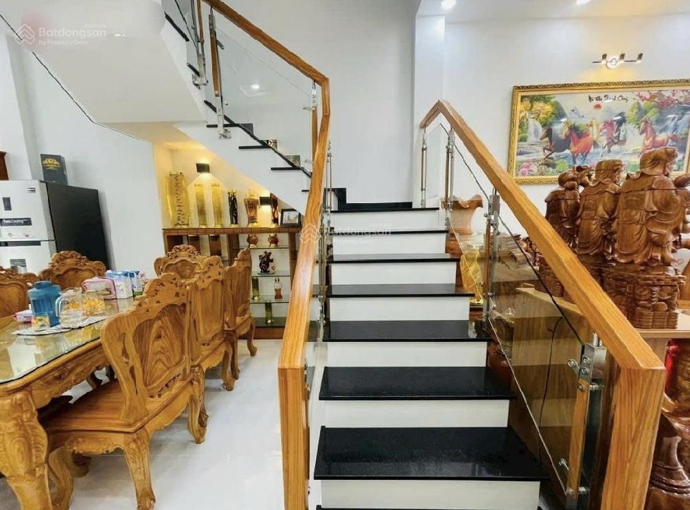 Nhà 3 tầng mặt tiền đường số, tt linh tây  kha vạn cân  phạm văn đồng, 4pn 4wc, sân ô tô, 10,8 tỷ