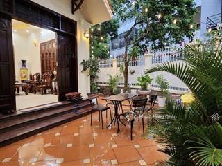 Bán biệt thự góc 2 mặt thoáng đường thiên hiền full nội thất cao cấp, giá 40 tỷ