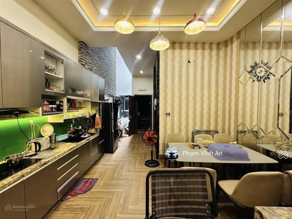 Nhà đẹp 4 tầng ngay hoàng diệu 2 90m2(4.5x20m) 5pn 5wc có thang máy.