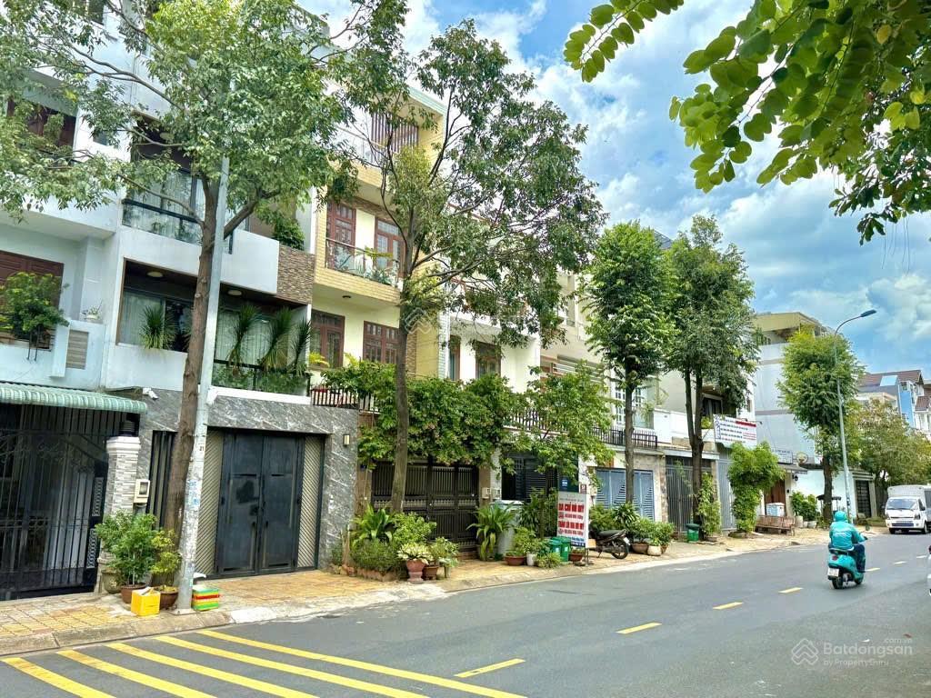 Nhà 3 tầng mặt tiền d2 ngay man thiện  115m2(5x23m)  mt kinh doanh đỉnh