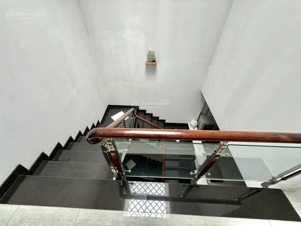 Nhà 3 tầng mặt tiền d2 ngay man thiện  115m2(5x23m)  mt kinh doanh đỉnh