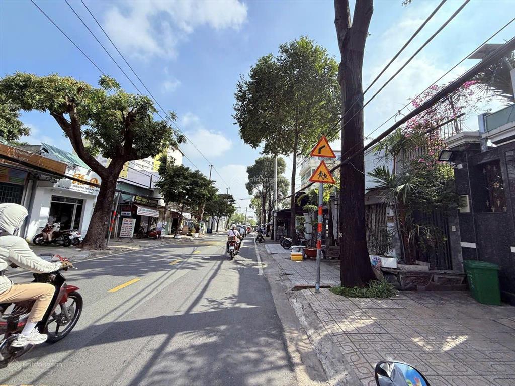 55tr/m2  lô đất 206m2( 13x16m)  gần metro  cách mặt tiền linh trung vài bước chân