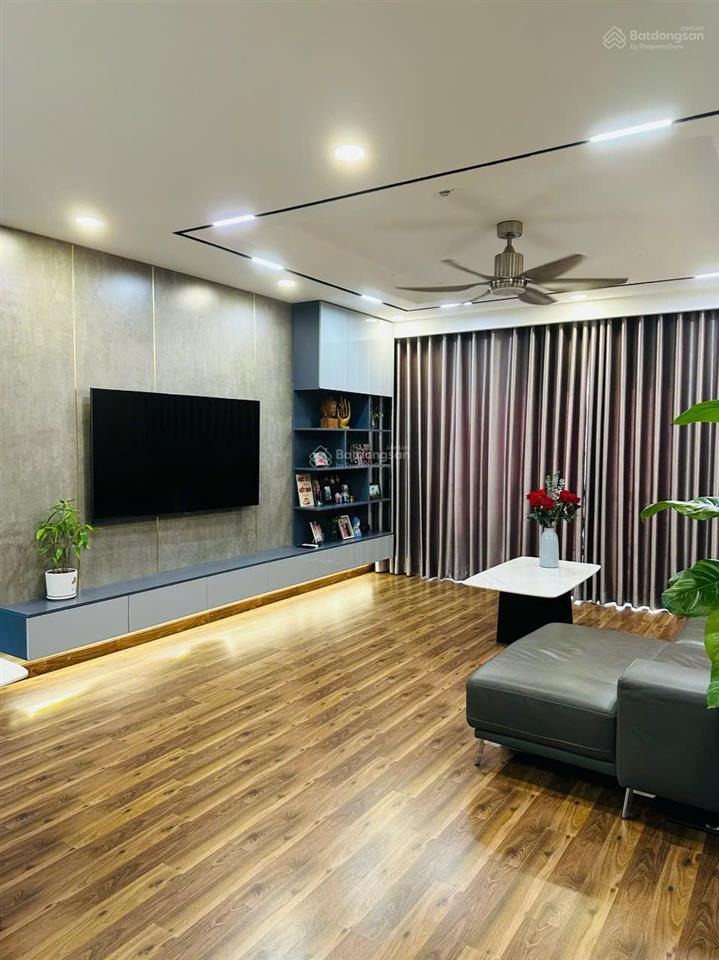 Bán gấp căn 100m2, 3pn 2wc, full nội thất, sẵn sổ, view thoáng mát 5,5tỷ tại goldmark 0363 890 ***