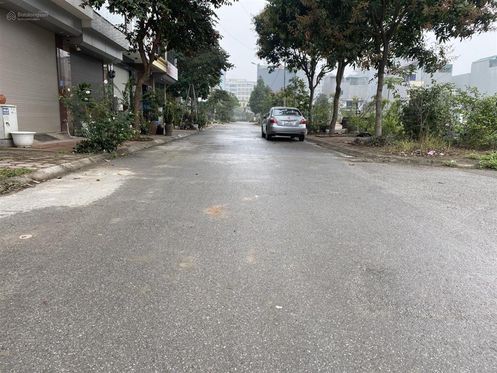 Chủ cần tiền, bán nhanh lô đất 61m tại lệ chi , đường oto, vỉa hè 3m! giá cực mềm!
