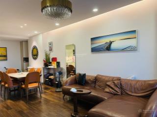 (chính chủ) bán căn 3pn 2wc 100m2, tầng trung, view hồ, nhà đẹp, sẵn sổ đỏ. giá 6,5 tỷ tòa c37