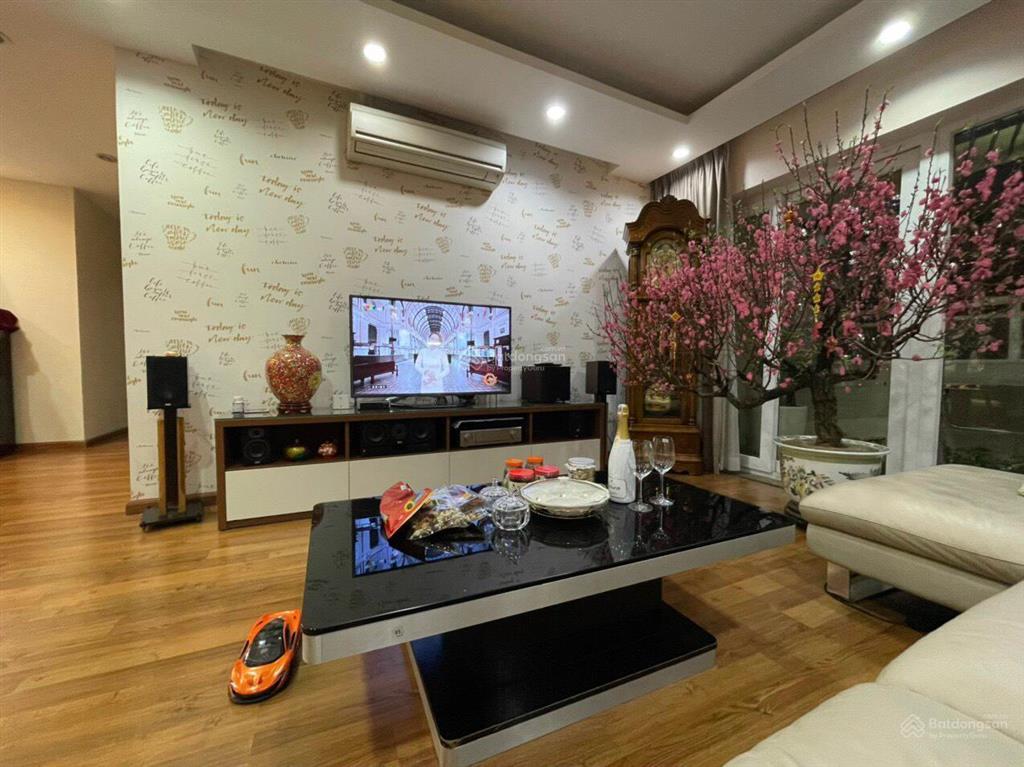 (chính chủ) bán căn 3 ngủ 2wc 120m2, nhà đẹp, đủ nội thất, sổ đỏ. giá 7,9 tỷ tòa 17t hoàng đạo thúy