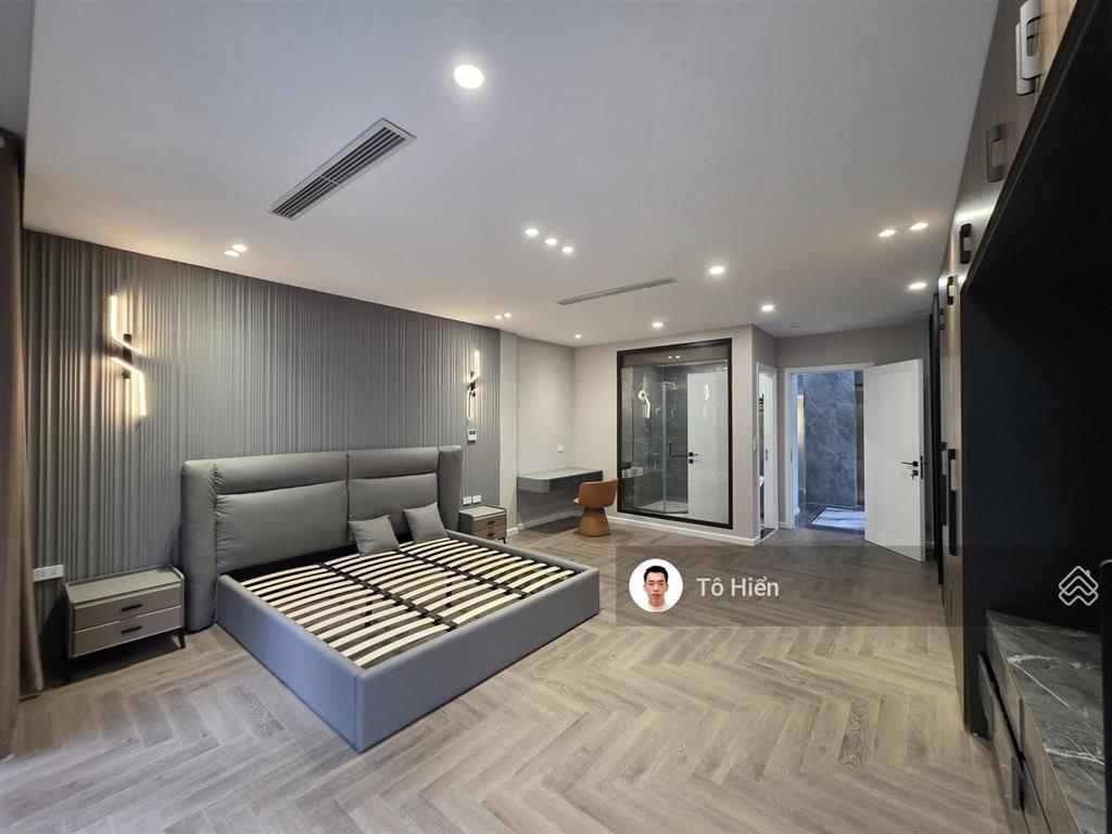 Hạ sốc 3 tỉ  phân lô xuân thủy  62m2  7 tầng thang máy  gara ô tô  full nội thất  sát phố !!!