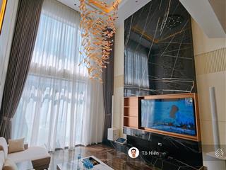 Hoàng quốc việt  nhà mới thang máy ở ngay  phân lô ô tô tránh  gần trường học  công viên !!!