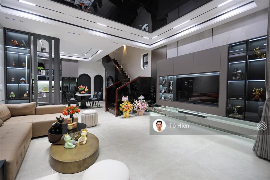 17 tỉ nguyễn văn huyên  70m2  lô góc 2 thoáng  15m ra mặt phố  chủ cũ ở rất lộc đổi nhà mới!!!