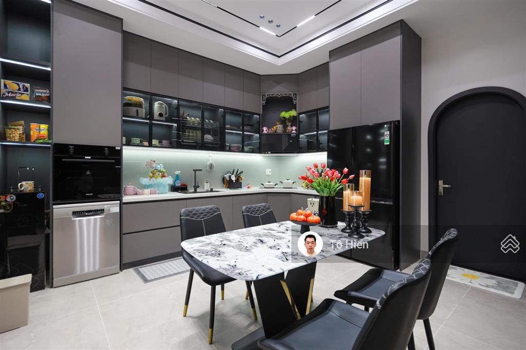 17 tỉ nguyễn văn huyên  70m2  lô góc 2 thoáng  15m ra mặt phố  chủ cũ ở rất lộc đổi nhà mới!!!