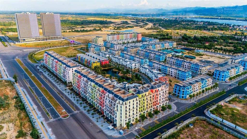 Biệt thự 4 tầng đường 32m giá nét view biển sân golf đồng hới, ngay nhận giá tốt