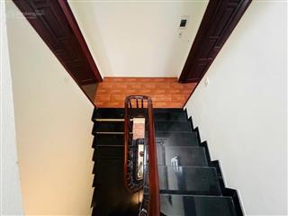 Nhà 4 tầng, dân xây rất tâm huyết, khung cột bê tông cốt thép chắc chắn, giao thông thuận lợi