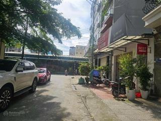 Chính chủ gửi bán căn nhà lô góc ôtô tránh chạy vòng quanh.. kinh doanh + vị trí cực đẹp