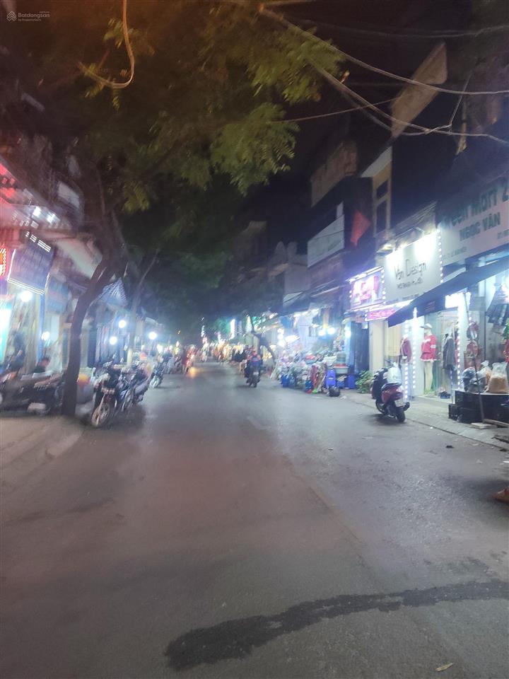 Mặt phố ôtô tránh dừng đỗ, kinh doanh sầm uất, trung tâm quận bắc từ liêm, xung quanh là 5 trườn