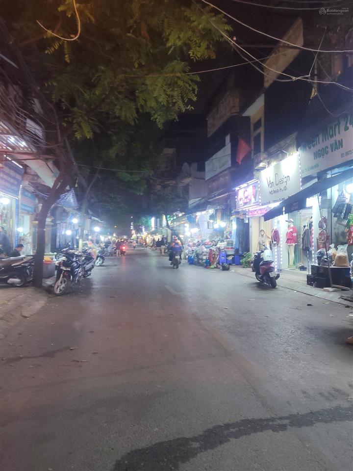 Mặt phố ôtô tránh dừng đỗ, kinh doanh sầm uất, trung tâm quận bắc từ liêm, xung quanh là 5 trườn