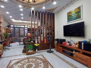 61.3m2  ngang 4.9m  4 tầng  giá 7.5 tỷ  huỳnh tấn phát, quận 7