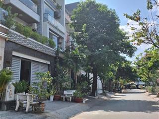 90m2  giá 14.2 tỷ  mặt tiền chợ phú thuận đường cao thị chính, q7