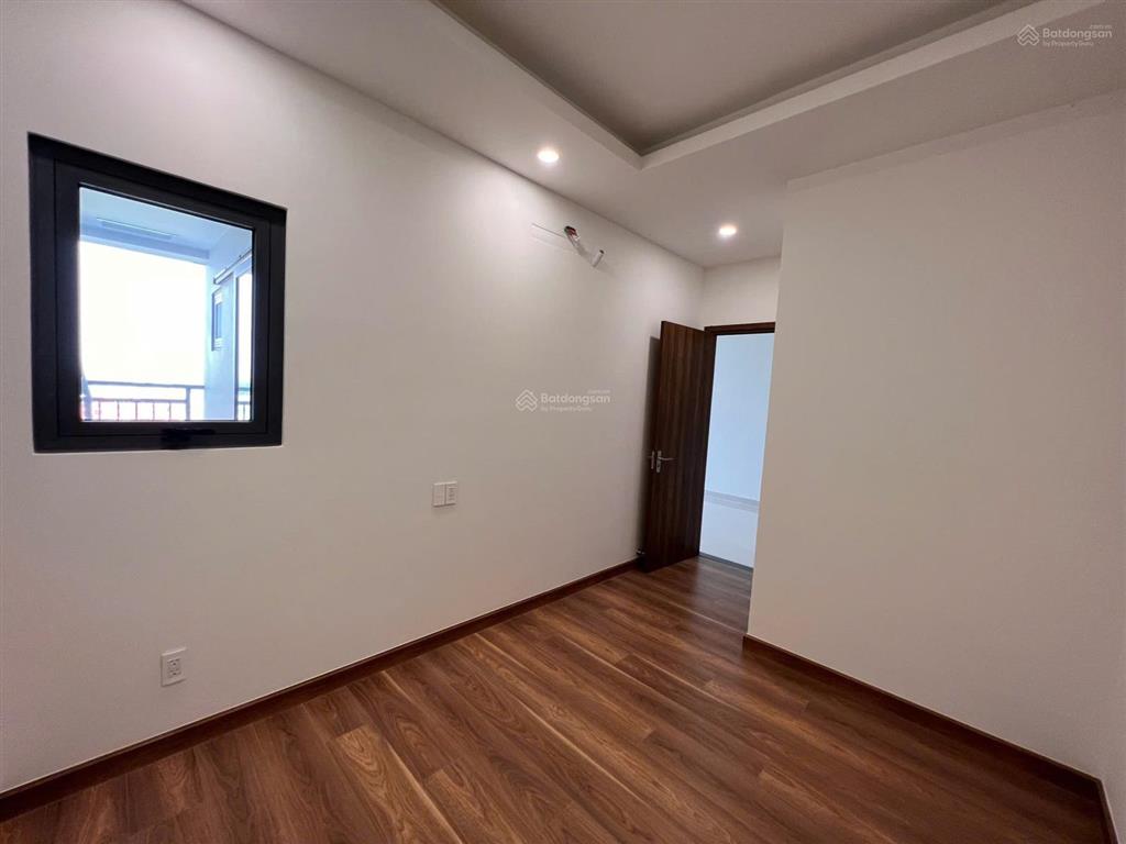2pn2wc  giá 3.65 tỷ bao thuế phí  67m2 tầng 14, q7 riverside complex