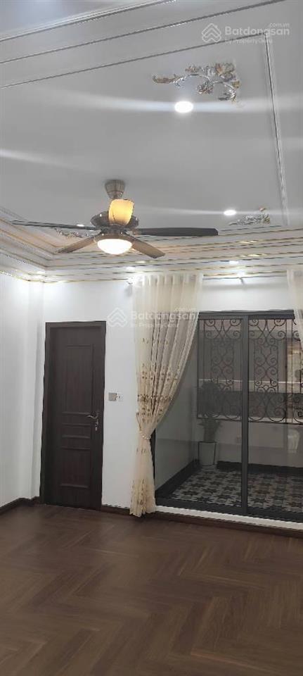 Bán nhà mặt phố việt hưng 42m2, chỉ hơn 13 tỷ, 5 tầng thang máy  vỉa hè rộng kd