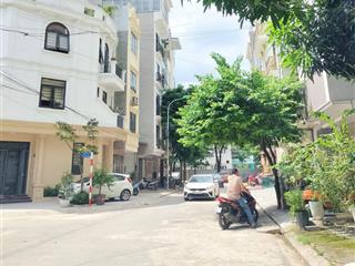 Bán nhà cầu diễn  11 tỷ nhỉnh  vỉa hè xe tải tránh  lô góc kinh doanh