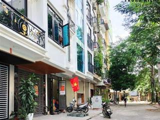 Cầu diễn  9 tỷ  54m2  dân xây  full nội thất  gần phố