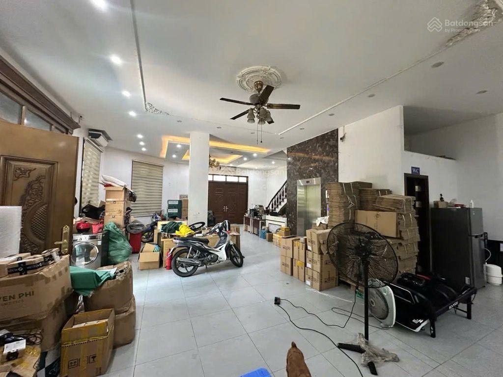 Bán biệt thự vip cầu diễn, 3 mặt tiền, vị trí đẹp, thang máy xịn  127m2  39 tỷ