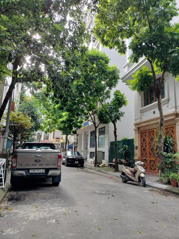 Bán liền kề phố đại linh, trung văn  vỉa hè  thang máy  full nội thất  22.5 tỷ.