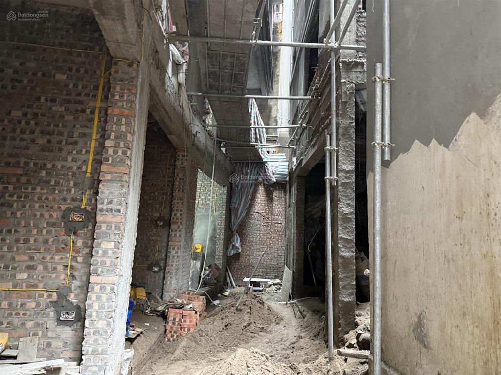 Thái thịnh nhà mới sd 180m2  6 tầng 9.5 tỷ, 4 ngủ khép kín