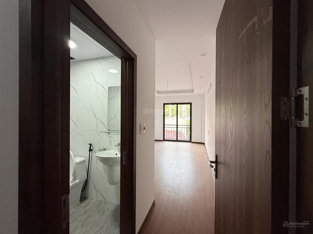 Hoa lâm long biên diện tích sử dụng 150m2 nhà đẹp 5 tầng chính chủ chỉ 6.2 tỷ!