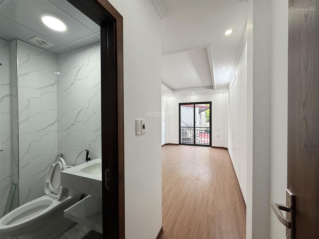 Hoa lâm long biên diện tích sử dụng 150m2 nhà đẹp 5 tầng chính chủ chỉ 6.2 tỷ!