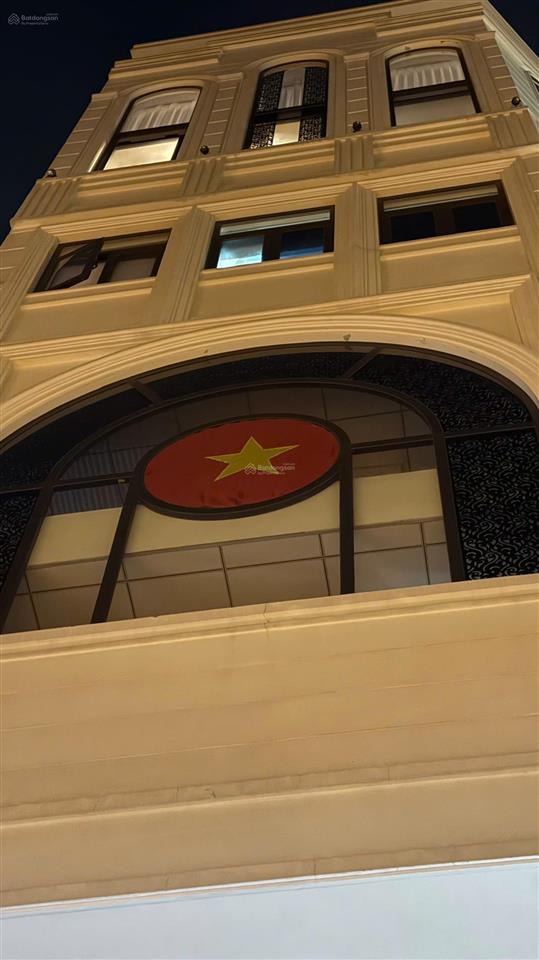 Chính chủ bán toà nhà 2 mt 8mx23m lê quang định hầm + 8 tầng nổi