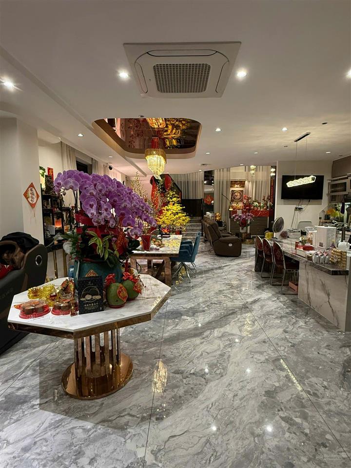 Chính chủ bán toà nhà 2 mt 8mx23m lê quang định hầm + 8 tầng nổi