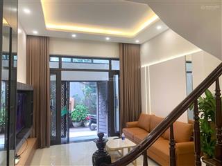 Bán nhà phố cổ nhuế , dt 55m2 , 5 tầng , giá 9,9 tỷ , ngõ thông sang resco , ô tô đỗ cửa