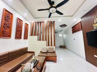 Cổ nhuế 35m2 x 5 tầng x 5m mặt tiền, nhà mới , sát bãi gửi ô tô  nhỉnh 5 tỷ gần các trường đh
