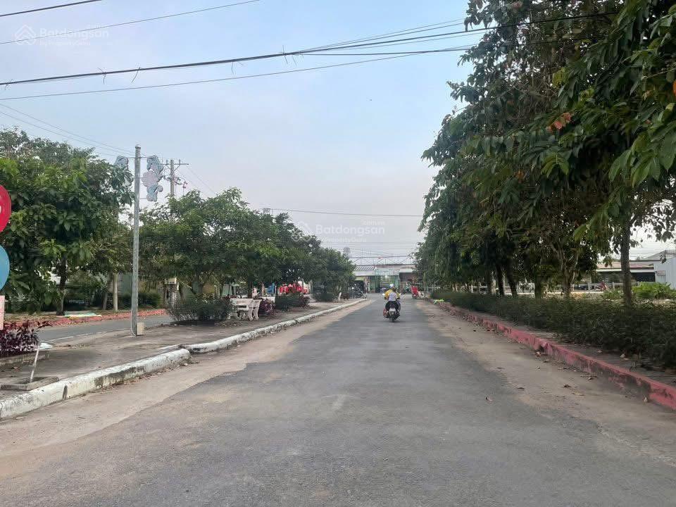 Đất thổ cư 100m2 đối diện chợ hưng thạnh, giá 396 triệu, sổ riêng