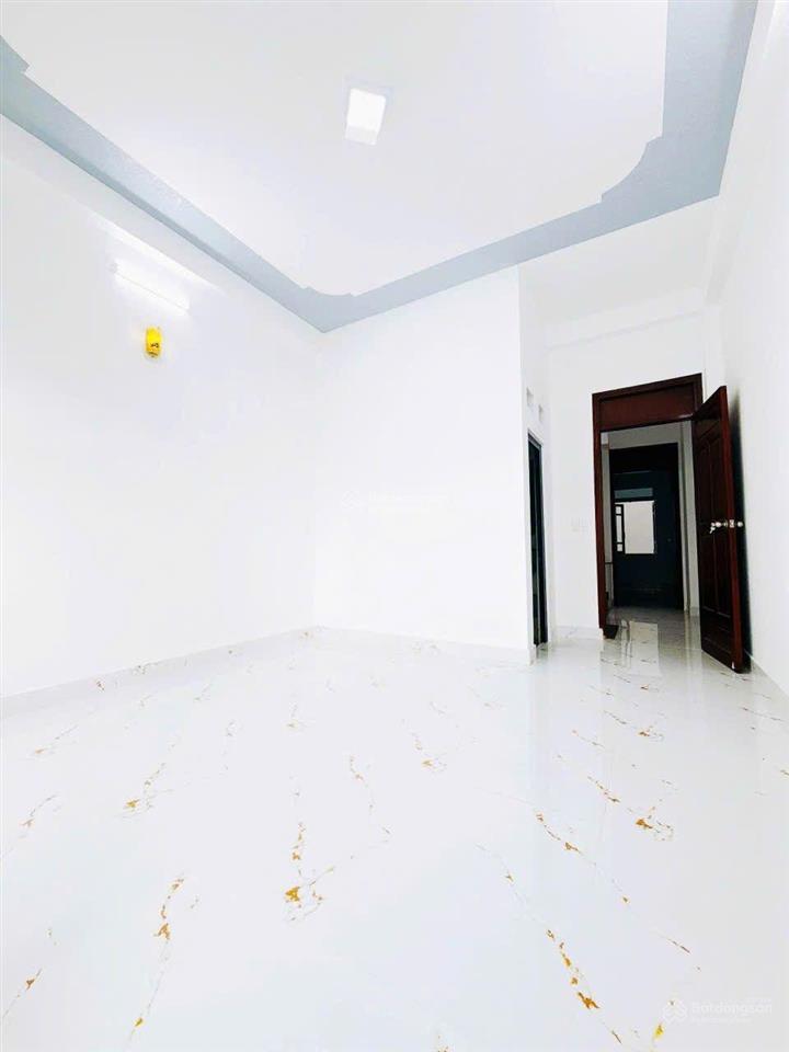 Nhà mới tinh 3 tầng btct, 70m2, 4pn, 4wc, ô tô đỗ cửa, sát hiệp thành city, gần chợ cây thị