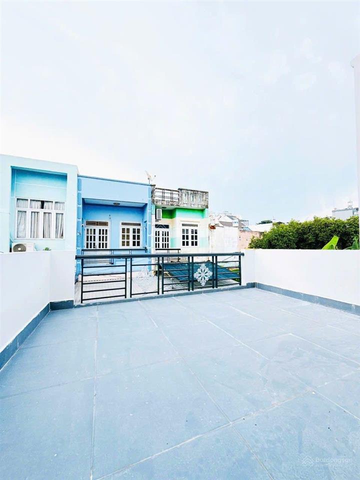 Nhà mới tinh 3 tầng btct, 70m2, 4pn, 4wc, ô tô đỗ cửa, sát hiệp thành city, gần chợ cây thị