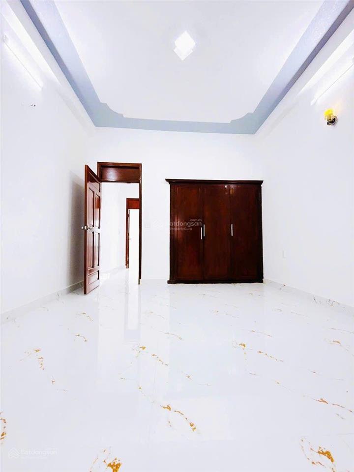 Nhà mới tinh 3 tầng btct, 70m2, 4pn, 4wc, ô tô đỗ cửa, sát hiệp thành city, gần chợ cây thị