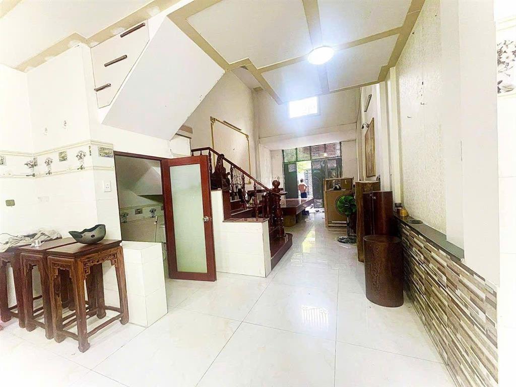 Nhà 4 tầng btct sang trọng,101m2, 6pn, 5wc, ngang 6.8m, gần trường đh gtvt, chợ ngã ba bầu, 6.55 tỷ