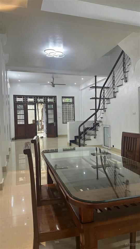 Chính chủ gửi e bán căn nhà 3 tầng dịch vụ hàng bè kiến hưng hà đông!!!! giá tốt nhất khu
