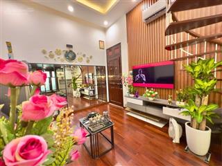Trong lòng phố cổ  căn hộ penthouse có 102  2thoáng full nội thất hiệu suất dòng tiền khai thác
