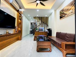 Nhà 5 tầng ngọc thuỵ  hồng tiến  ngõ hơn 3m ô tô 7 chỗ vào nhà , full nội thất , khu dân trí cao