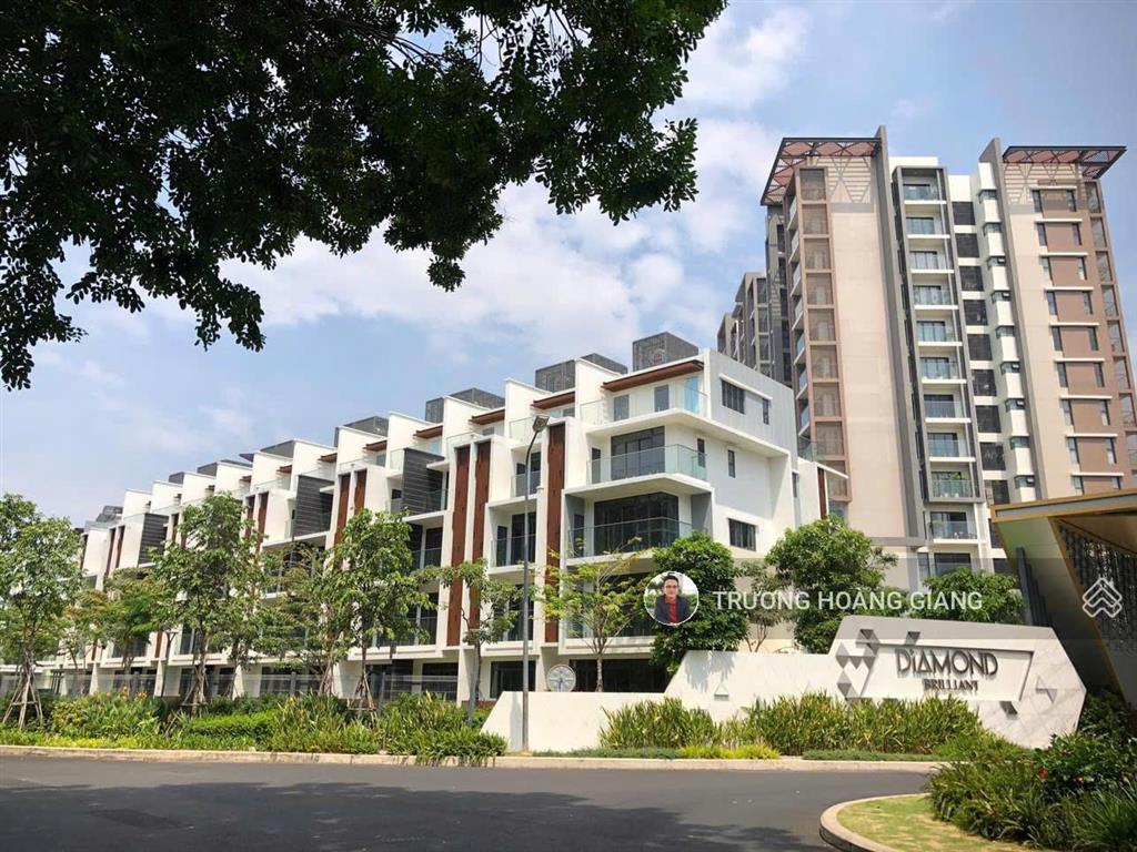 Nhà phố celadon city the glen 5  6pn, hầm để xe, thang máy gia đình, f0 cđt gamuda land