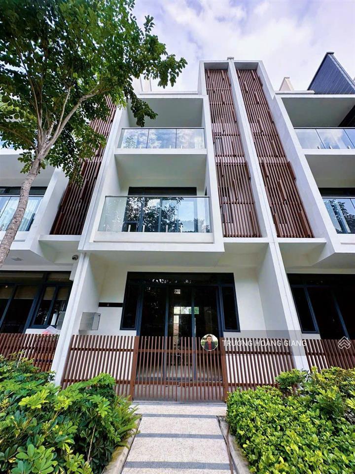 Nhà phố celadon city the glen 5  6pn, hầm để xe, thang máy gia đình, f0 cđt gamuda land