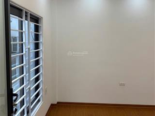 Long biên 43m2. lô góc 5 tầng. 6 ngủ. gần ô tô. 6.6 tỷ