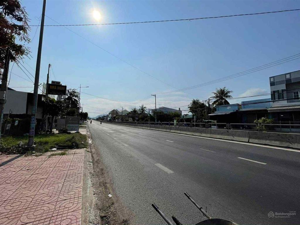 Chuyển nhượng gấp lô đất đẹp đáng để đầu tư giá chỉ 5triệu/ m2 đại lộ hùng vương cam phú cam ranh