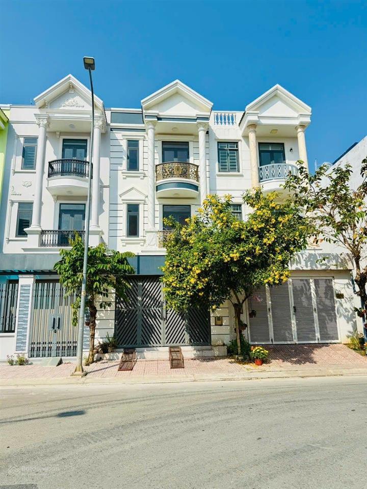 Đất biệt thự nhà vườn 870m2 có 200m2 thổ cư giá 18tỷ5